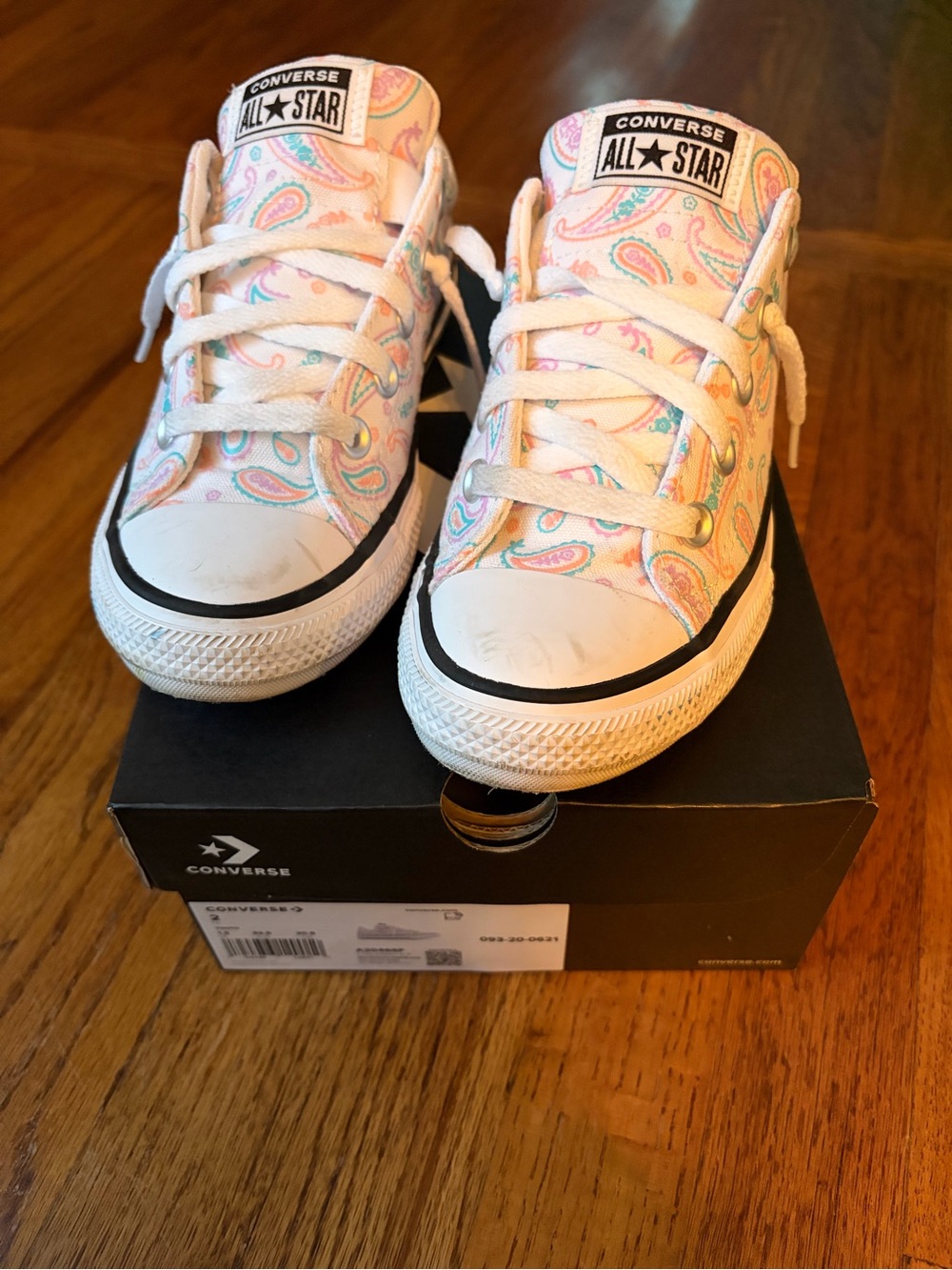 Converse Kids' size 2 youth All Star Paisley Low Top Sneakers - White/Pastel